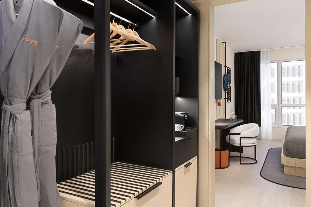 Canopy By Hilton Toronto Yorkville Room photo