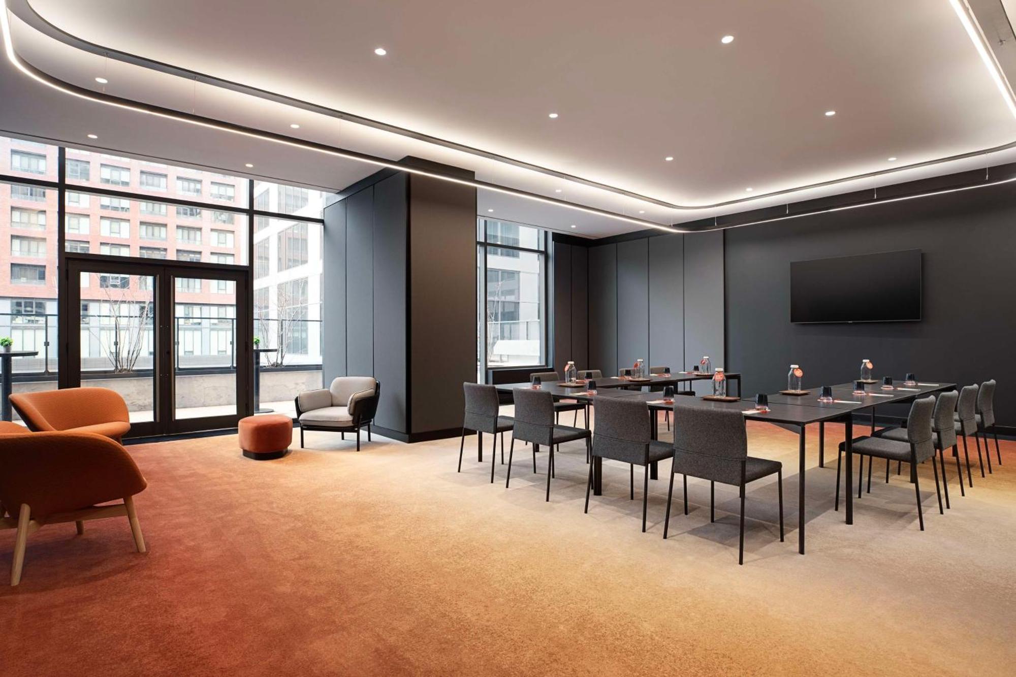 Canopy By Hilton Toronto Yorkville Exterior photo